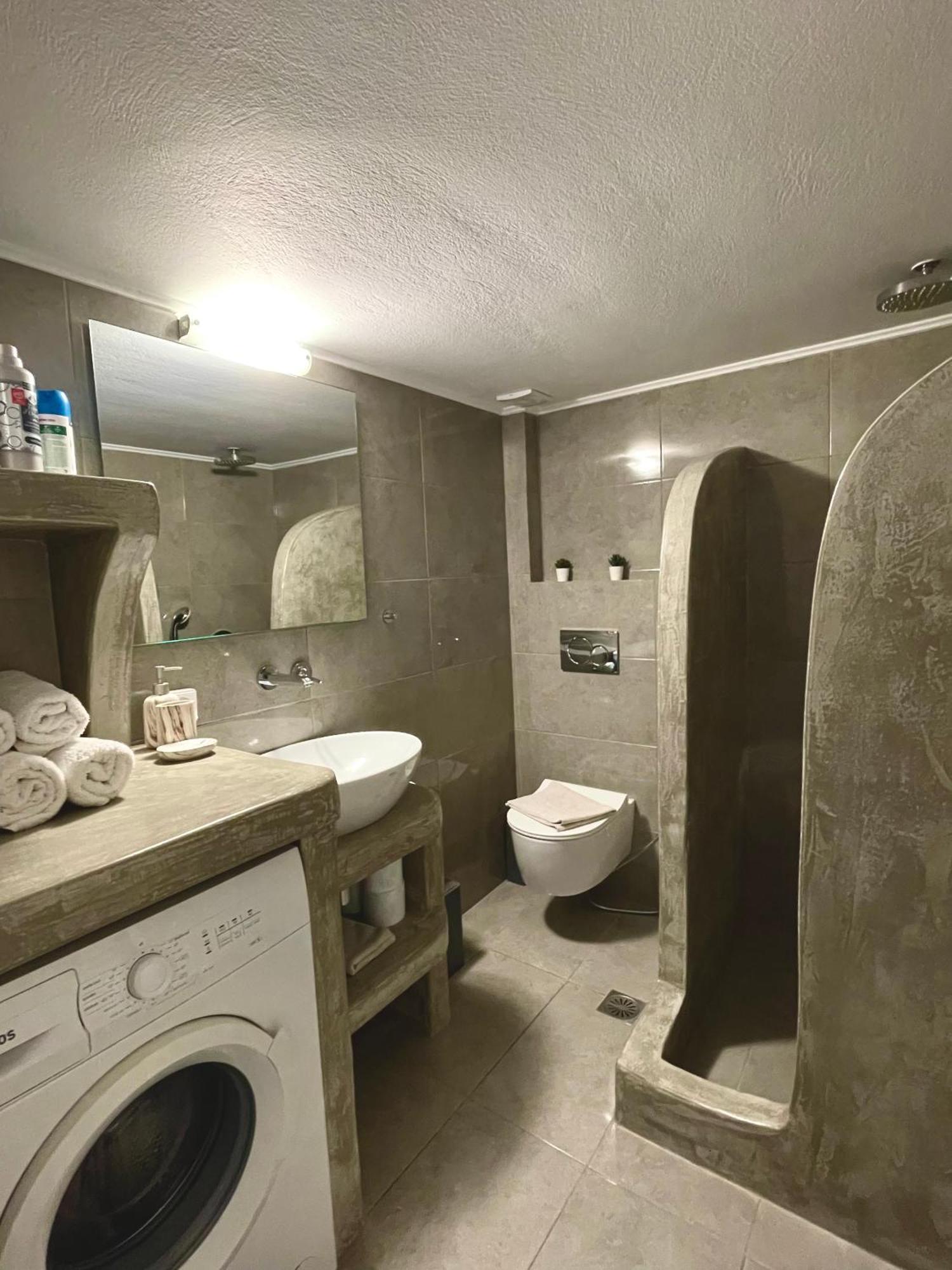 Emanouela'S Apartement In The Center Of Adamas Bagian luar foto